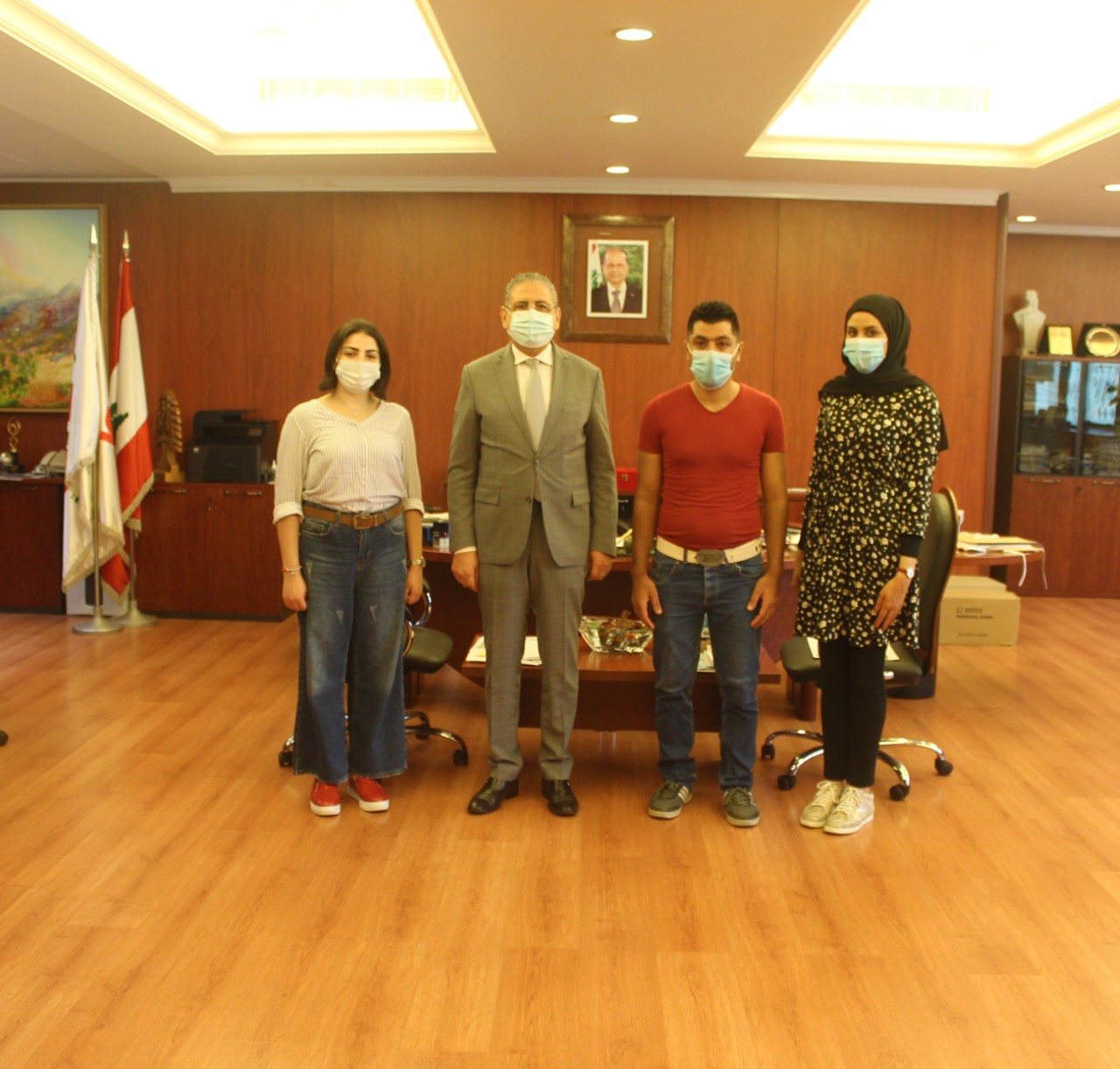 تحضيرًا لمؤتمر التعليم من بُعد في الآداب 5.. الرئيس أيوب يلتقي وفدًا من طلاب نادي اليونيسكو