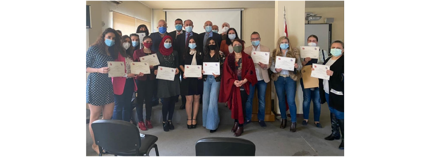 عمادة كلية الآداب والعلوم الإنسانية تكرّم الفريق التقني المواكب لعملية التعليم من بُعد فيها