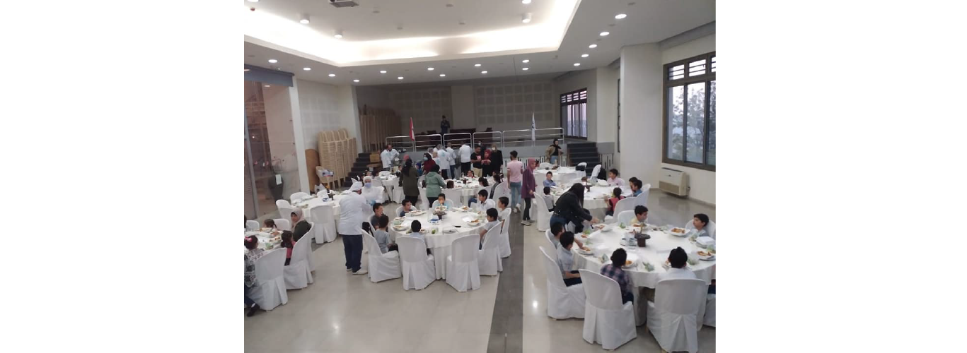 طلاب كلية الآداب 3 يتشاركون اتحاد قيادات المرأة العربية تنظيم إفطار للأطفال الأيتام في الضنّيّة