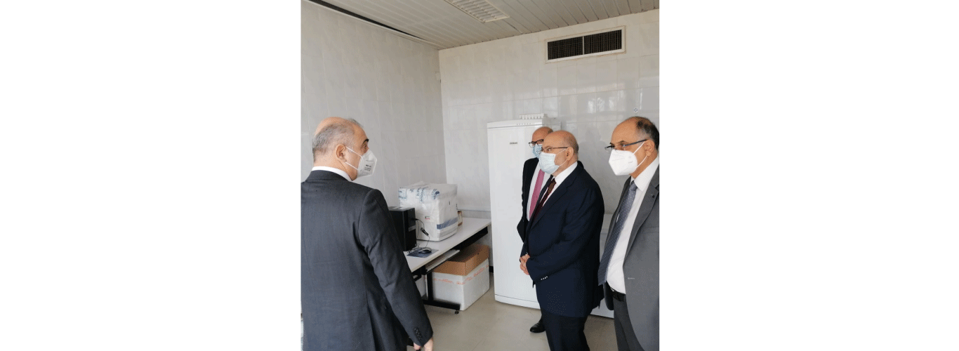 Minister Firas al-Abyad inspects the university Covid-19 test lab