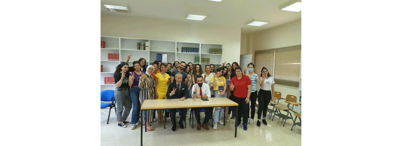 السفير الياباني يحضر حفل تسليم كتب يابانية في مركز اللغات والترجمة