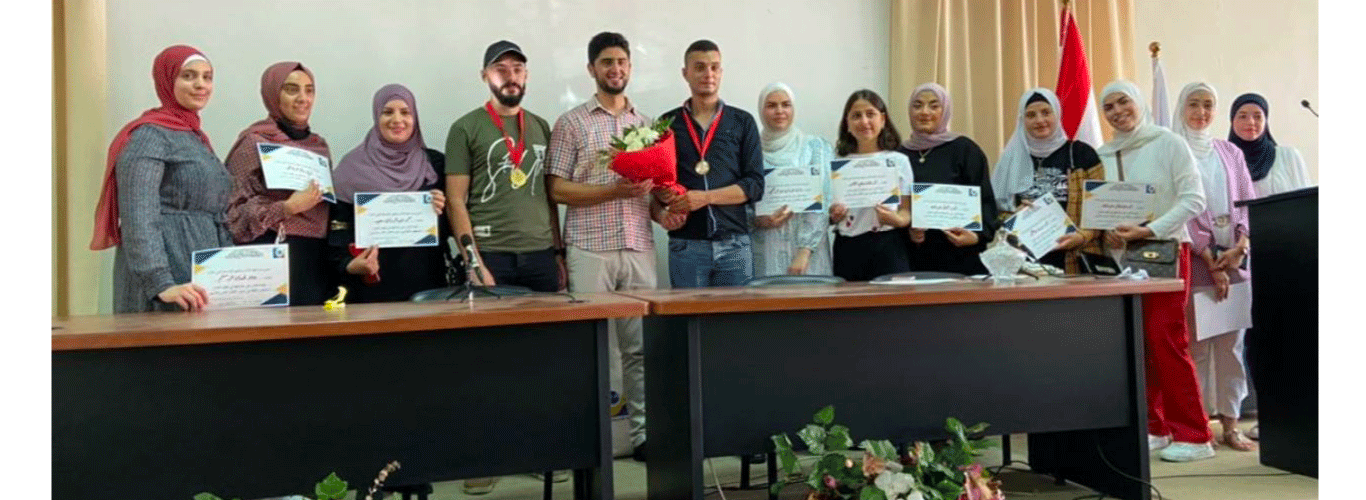 كلية الآداب والعلوم الإنسانية 3 تكرّم منظمي جناحها في معرض الكتاب الثامن والأربعين/طرابلس