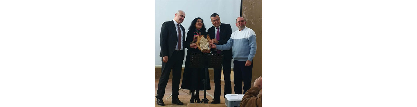 كلية الفنون الجميلة والعمارة في الجامعة اللبنانية تكرّم الممثلة والأكاديمية جوليا قصّار