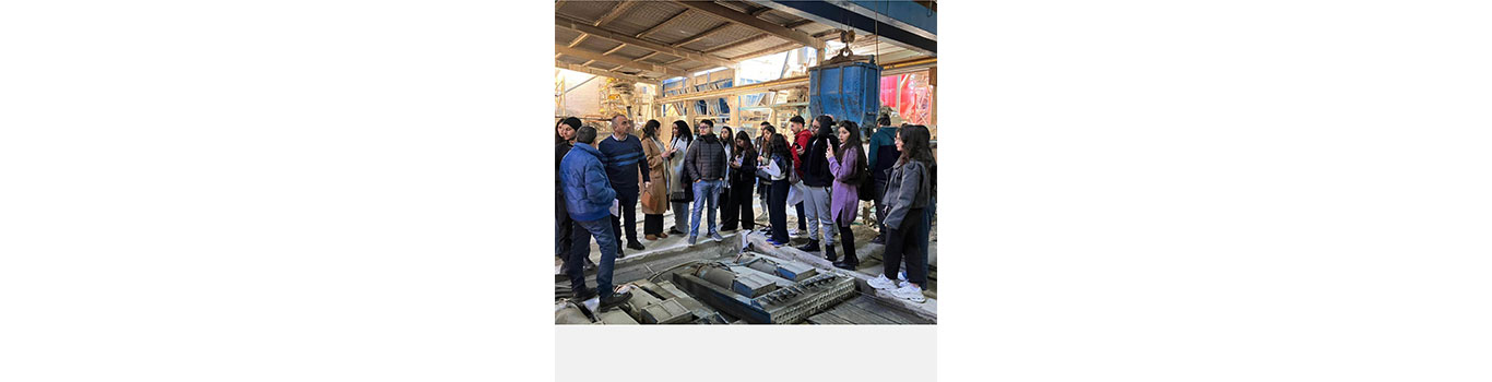 طلاب من كلية الفنون 4 في مصنع “درويش حداد وشركاؤه”