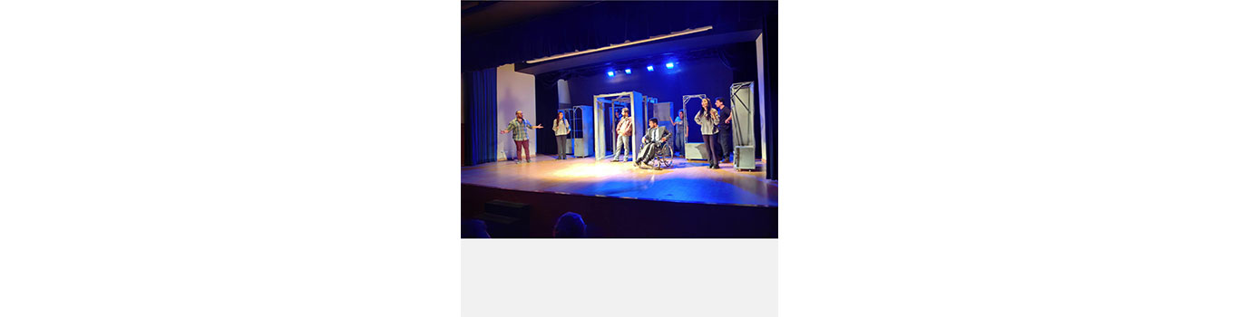 عرض مسرحي لفرقة “مسار” في كلية الفنون (1)