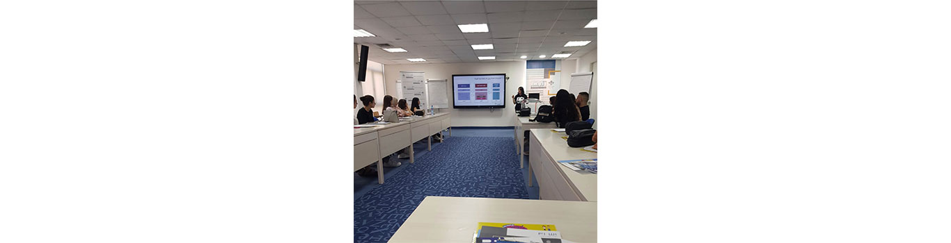 طلاب كلية العلوم الاقتصادية (2) يشاركون في نشاط لمعهد باسل فليحان المالي