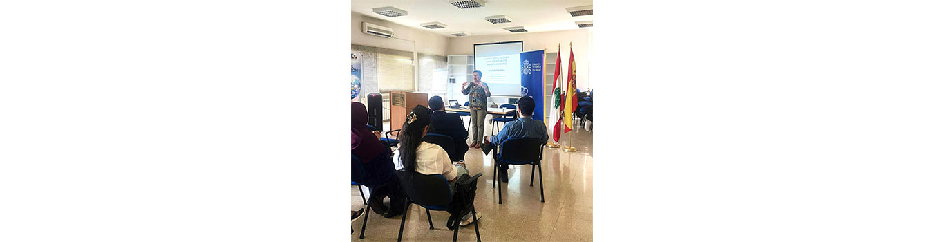 لقاء مع الروائية Laura Frexias في مركز اللغات والترجمة